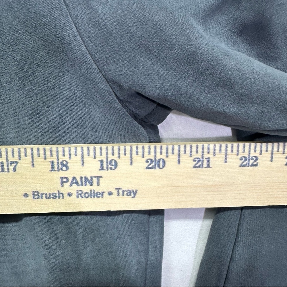 Joan Rivers Women’s Gray Button Front Long Sleeve Blouse Size S - Picture 6 of 7